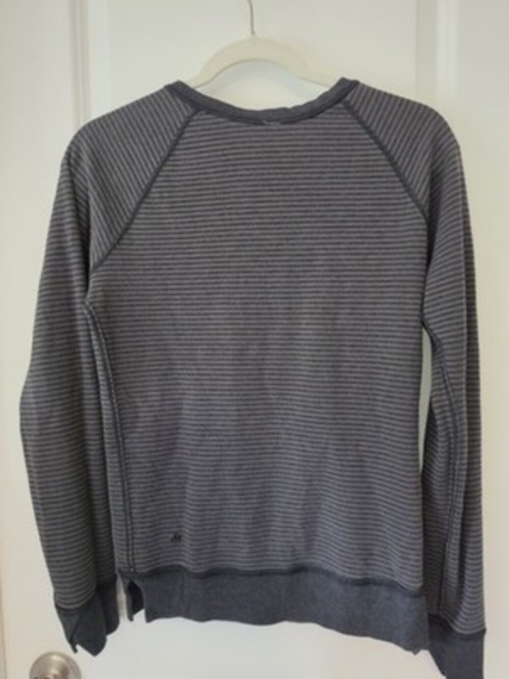 Lululemon Open Your Heart Reversible Pullover Women's Size 6 Gray ThumbholesYoga - Picture 5 of 7